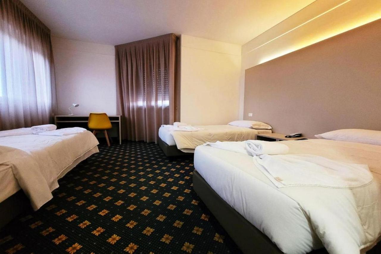 Hotel Azzano Decimo ภายนอก รูปภาพ