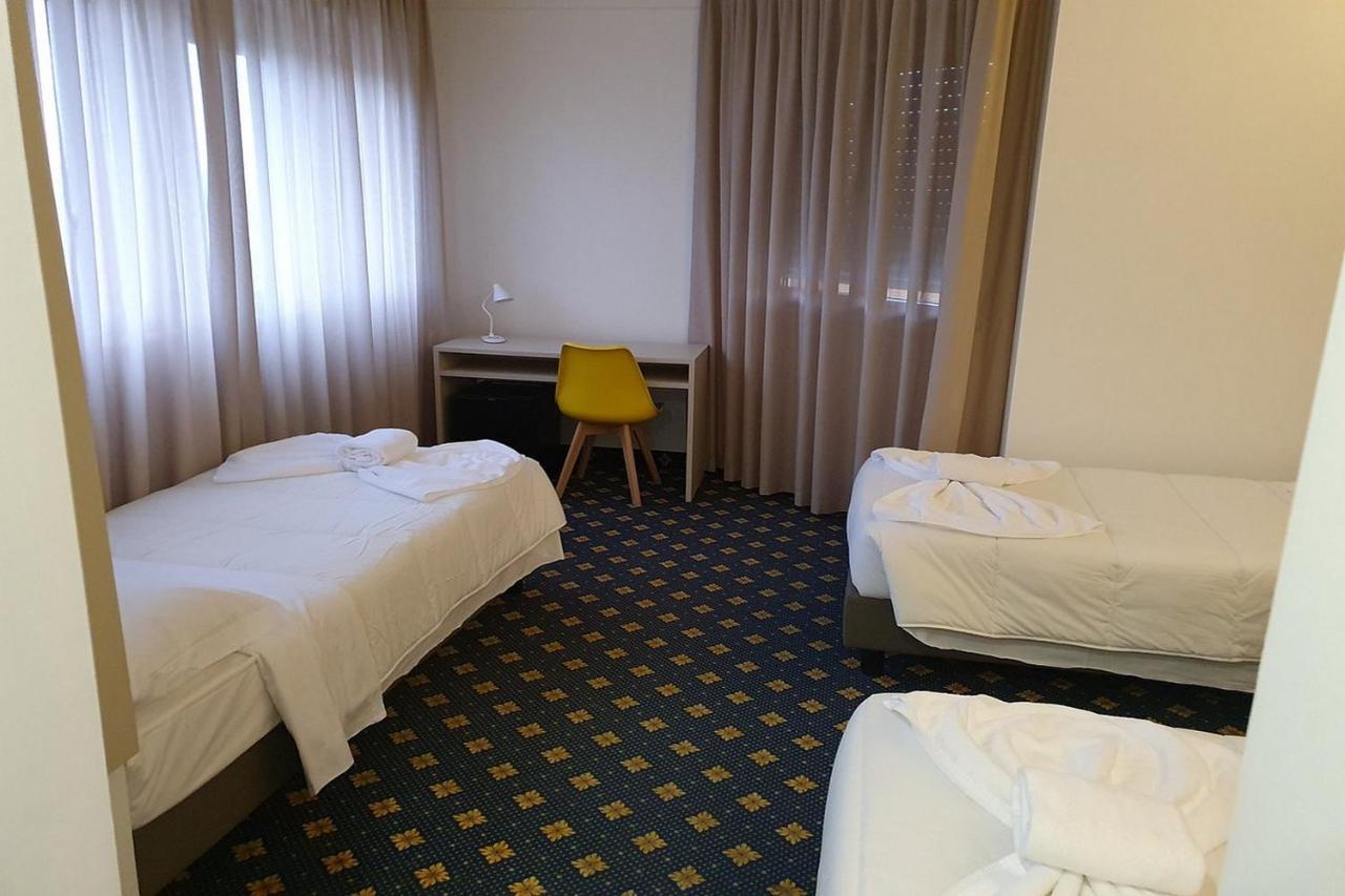 Hotel Azzano Decimo ภายนอก รูปภาพ