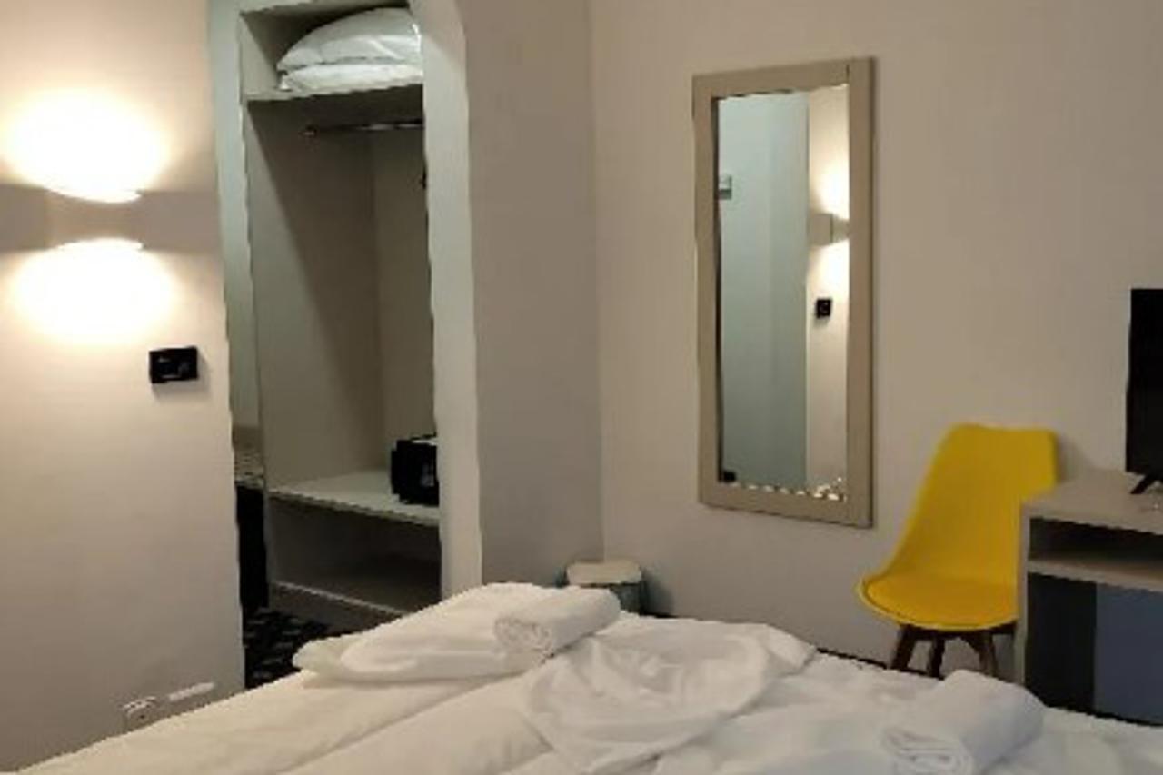 Hotel Azzano Decimo ภายนอก รูปภาพ