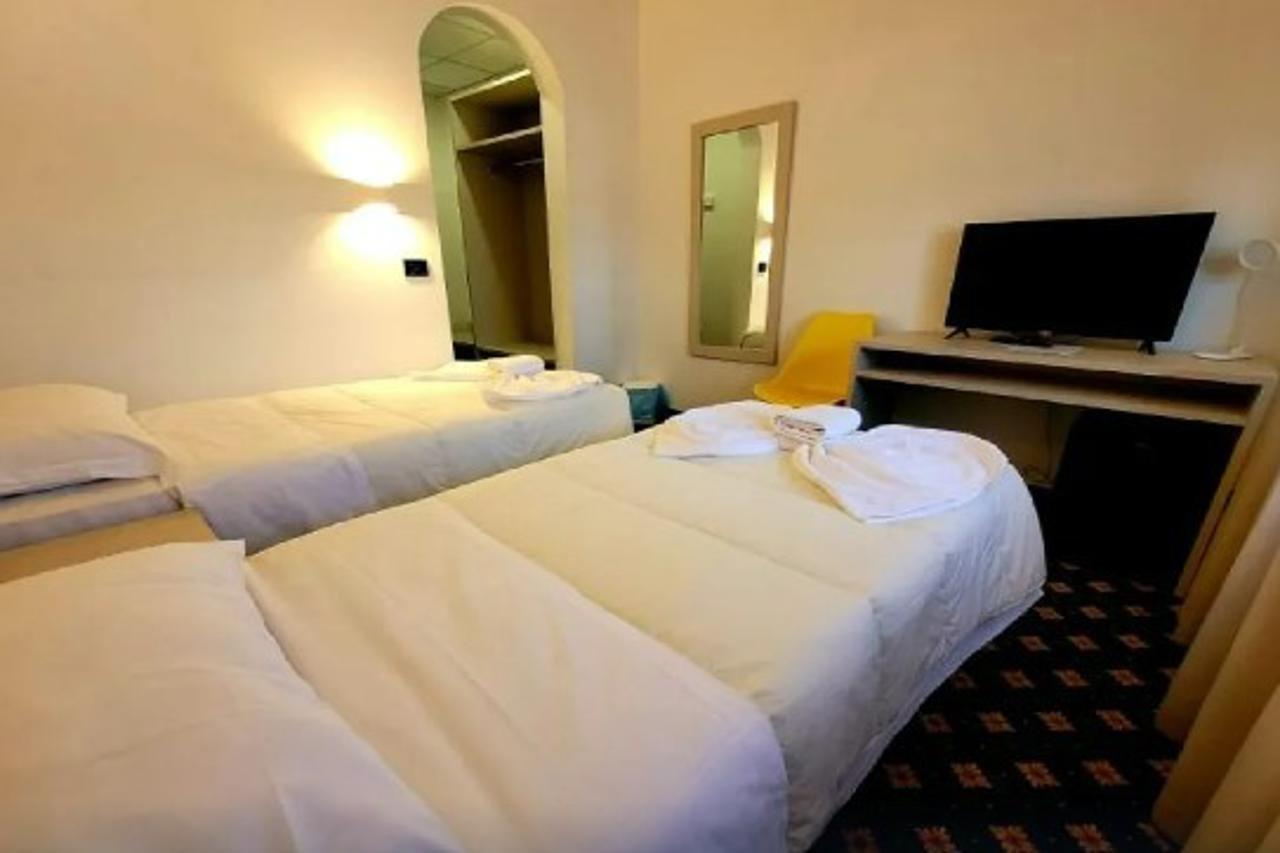 Hotel Azzano Decimo ภายนอก รูปภาพ
