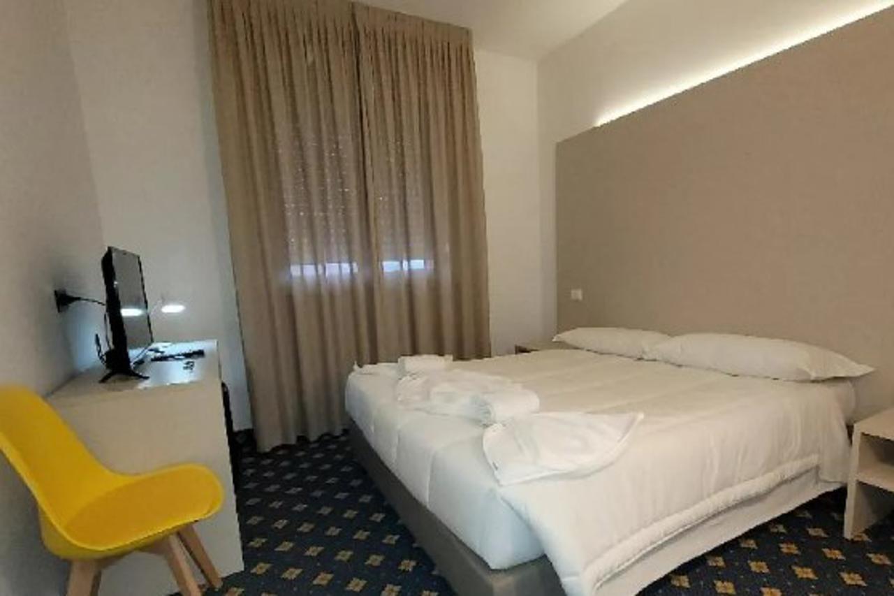Hotel Azzano Decimo ภายนอก รูปภาพ